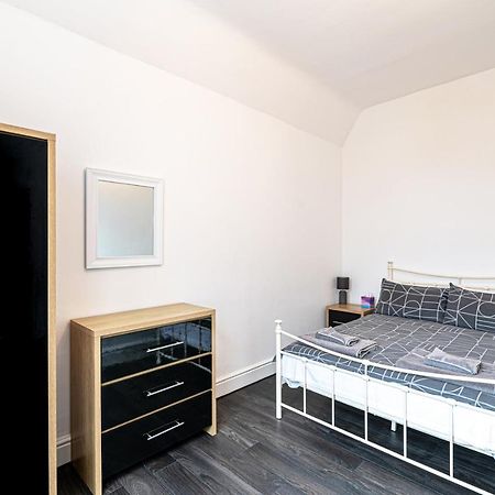 Two Bedroom Holiday Apartment Colwyn Bay Dış mekan fotoğraf